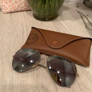 ✨SOLD✨ Ray ban aviators